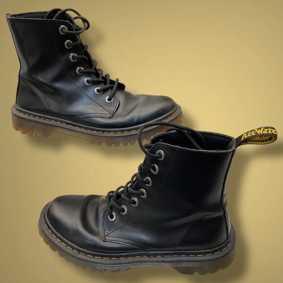 Women's 7 DR. MARTENS LUANA Black Smooth Leather Lace Up Combat Boots EUC - Picture 3 of 12